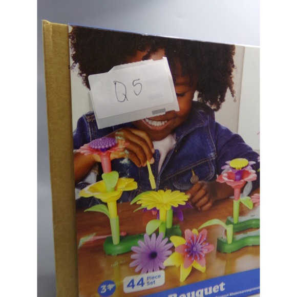 Green Toys Build A Bouquet 44 Piece Set For Kids Made In USA Recycled Plastic - Picture 2 of 3
